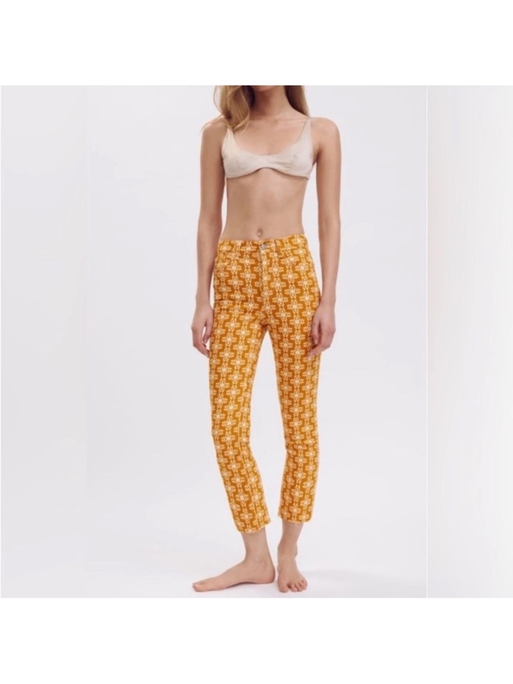 Zara The Dreed Abstract Floral
Cropped Flare Jean size 4 - Picture 2 of 5
